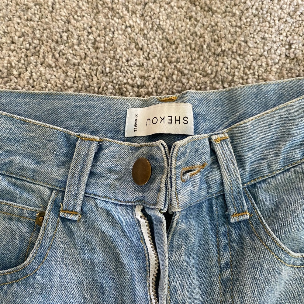 Wide leg blue jeans.